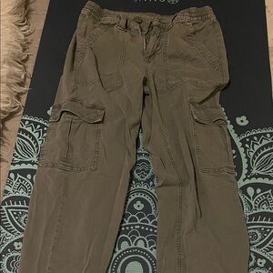American Eagle Outfitters Stretch Cargo Pants - Army Green